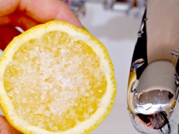 Solutie de curatare cu lamaie grepfrut si sare grunjoasa